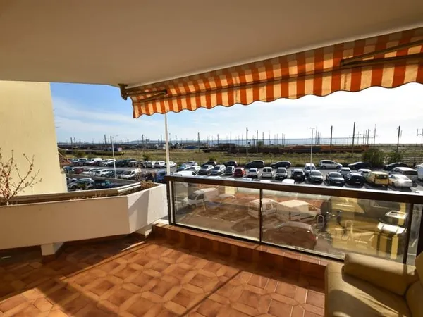 Cannes la Bocca Beau 3 pièces traversant avec parking, pro