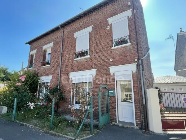 MAISON 3 A 4 CHAMBRES ET JARDIN