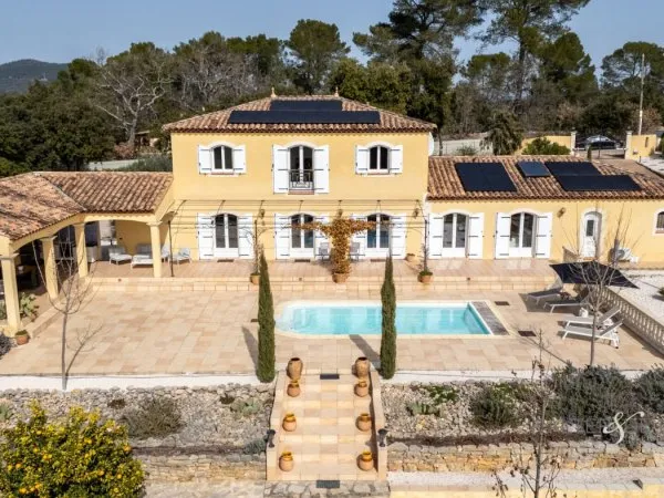 Propriété (7 pièces) Piscine 83890 BESSE SUR ISSOLE