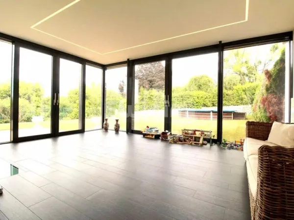 Archamps - Maison mitoyenne 5 pièces avec jardin, piscine et sou