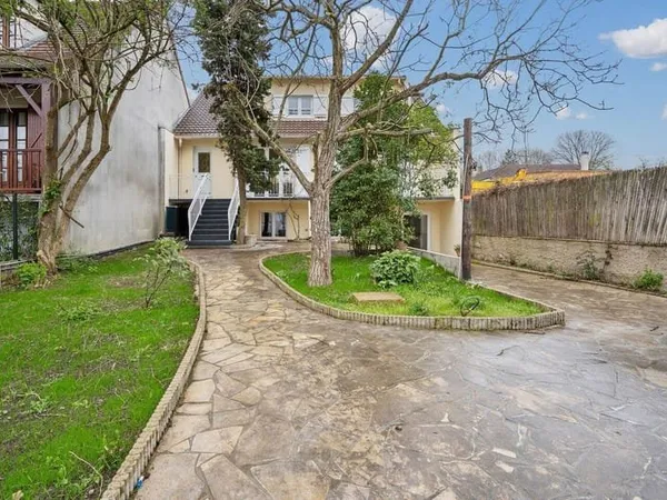 Maison 11 pièces 200 m²