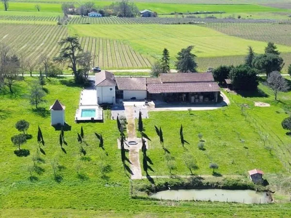 Domaine d'Exception de 29 Hectares aux Portes de Condom avec maison rénovée, piscine, vignoble