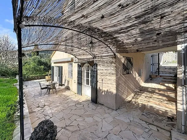 A Vendre / Grasse / Mas 140M2 /Type 6/ Dépendance / Stationnements