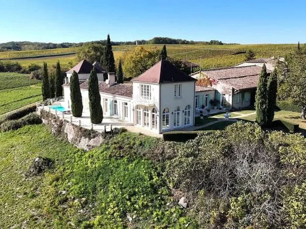 Propriété de prestige avec piscine et dépendances