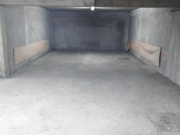 Parking/box hyper centre
