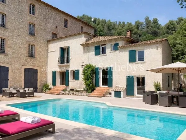 Maison 7 pièces 218 m²
