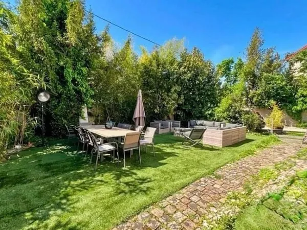 Maison 8 pièces 263 m²