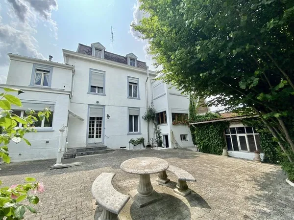 Superbe demeure située dans l'une des plus belles rue de Mau