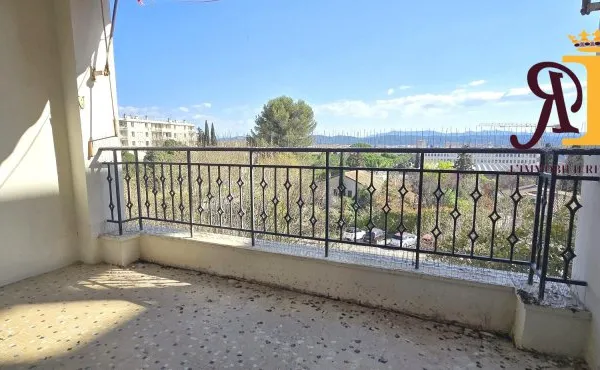 MAGNIFIQUE APPARTEMENT DE CARACTERE AUX GRANDS VOLUMES