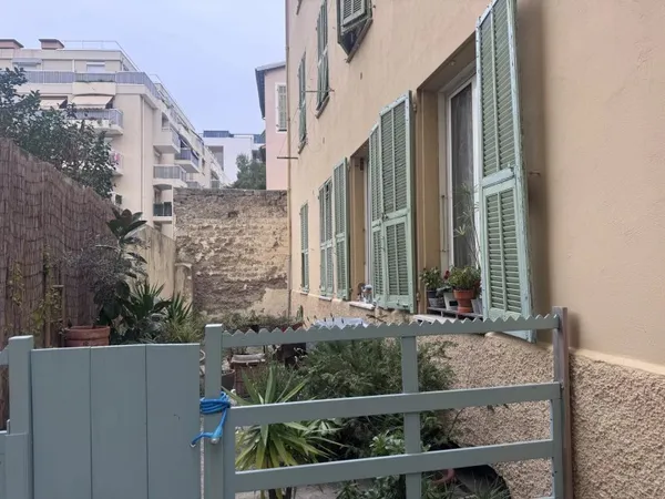 STUDIO AVEC JARDIN SAINT JEAN D'ANGELI