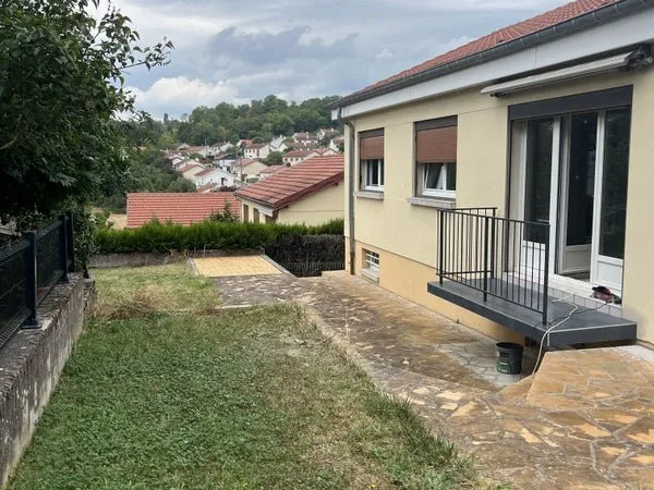 Maison avec jardin à partager à 2