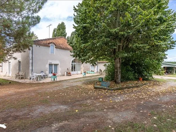 Maison en pierre de 8 pièces principales