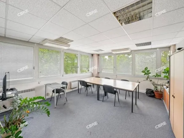 Bureaux 719 m²