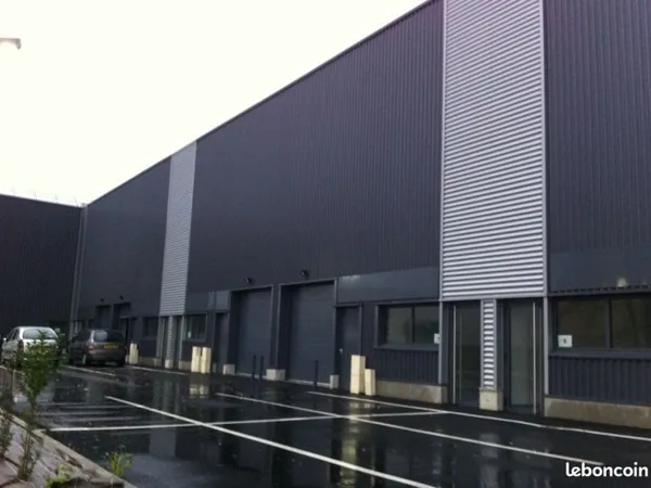 Local industriel 5 193 m²