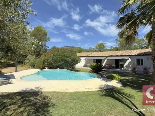 Villa contemporaine avec piscine à débordement et appartement indépendant Besse-sur-Issole
