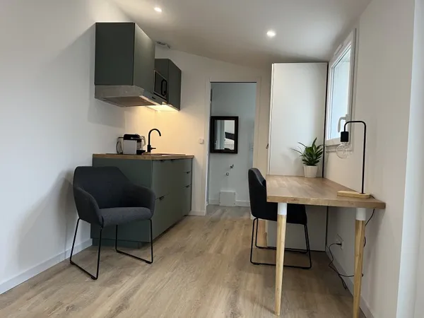 Loue studio 17m² rd Point de Rennes / Perverie