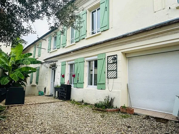 Maison de caractere 170 m² hbles avec terrain