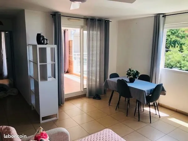 Bel appartement T2 50m2 + 13m2 terrasse entièrement meublé à neuf + équipé