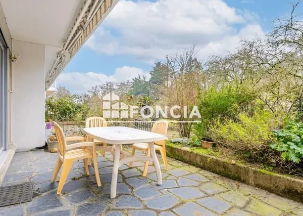 Grand T2 - PORCE - TERRASSE - GARAGE