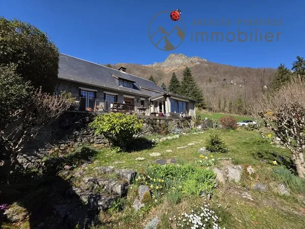 Maison de caractère de 140 m2 avec vue panoramique et garage