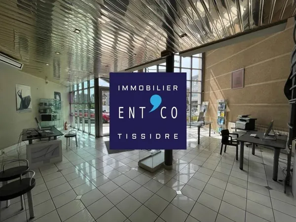 Immeuble commercial d'exception - Emplacement stratégique à Ag