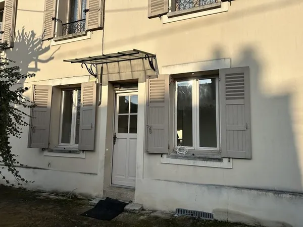 MELUN PROCHE GARE F2 EN REZ-DE-JARDIN