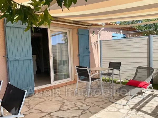 Cogolin dans résidence sécurisée avec piscine, mazet d'env 30