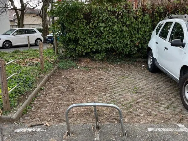 Parking extérieur à louer - Chemin des Fins Sud (Proche Centre-ville)
