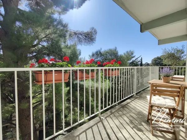 NIMES ROUTE D'UZES APPARTEMENT T5 PARKING ASCENSEUR BALCON D