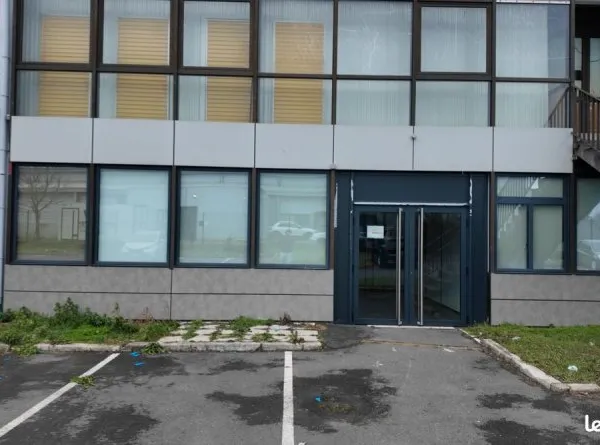 Local professionnel 300 m² - 13 bureaux - Idéal investisseur - Herblay (95)