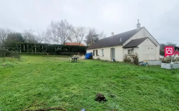 Maison de plain-pied 102 m² - 5 pièces - 4 chambres - dépendances - terrain 1630 m²