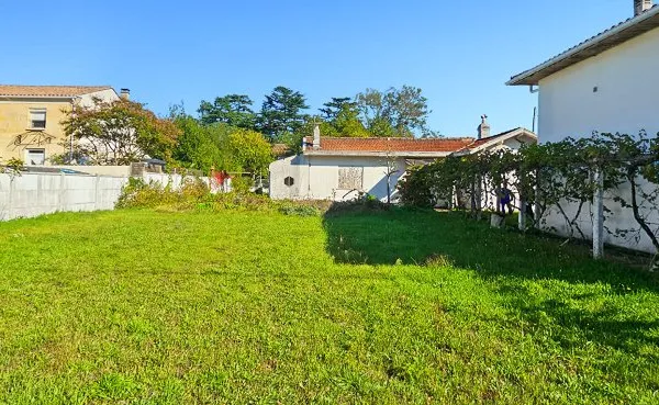 Terrain 280 m²