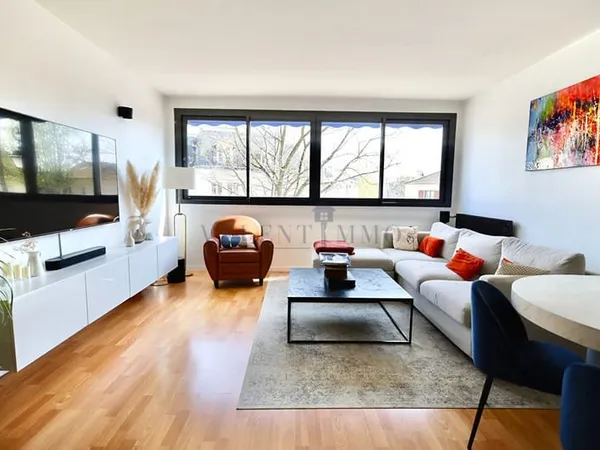APPARTEMENT TRAVERSANT LUMINEUX