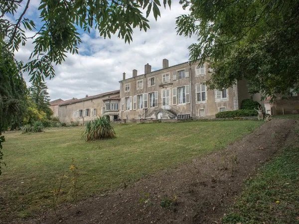 DOMAINE DE 23 PIECES ET 655 M²
