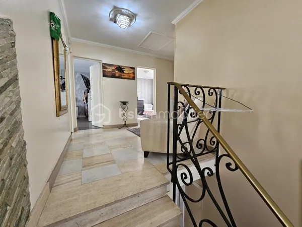 Maison 8 pièces 177 m²