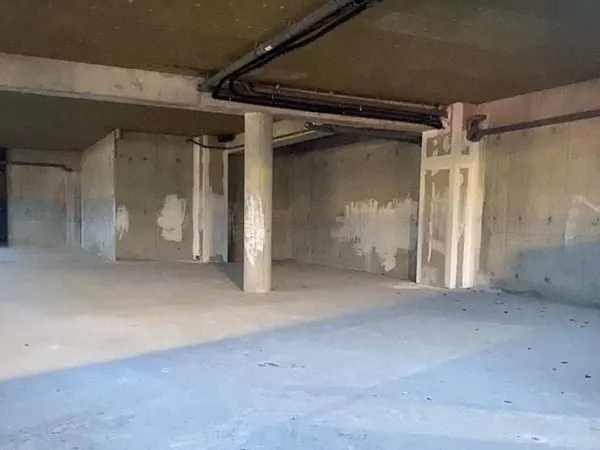 Local commercial 240 m²