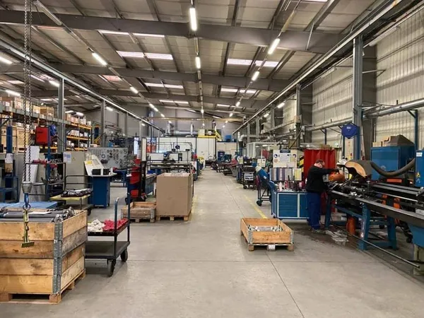 Local d'activité 2720 m²