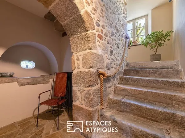 Gentilhommière du XVe siècle au coeur d'un hameau en Périgord Vert