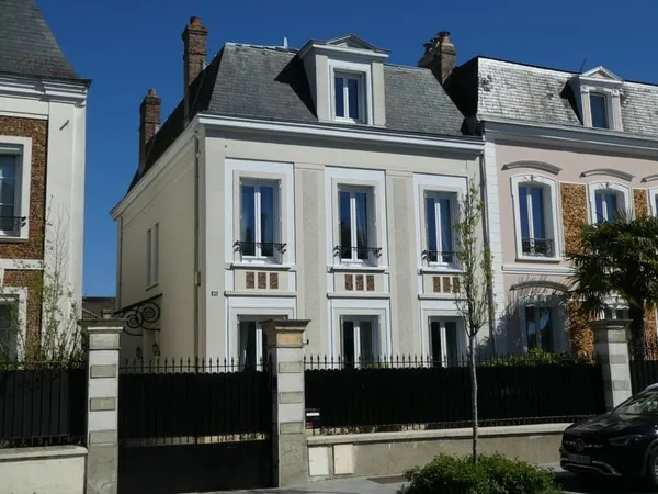 MAISON BOURGEOISE 7 PIÈCES PRINCIPALES A NANGIS (77)