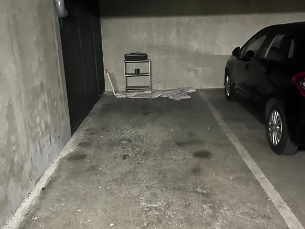 Loue parking 12m²