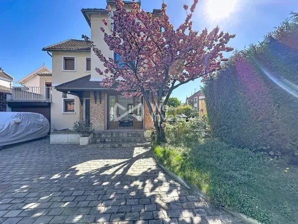 Maison 8 pièces 148 m²