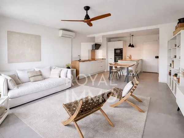 Bandol, quartier La Peyrière Superbe appartement T2 rénové