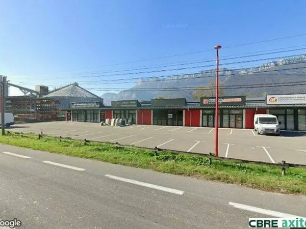 Local commercial 478 m²