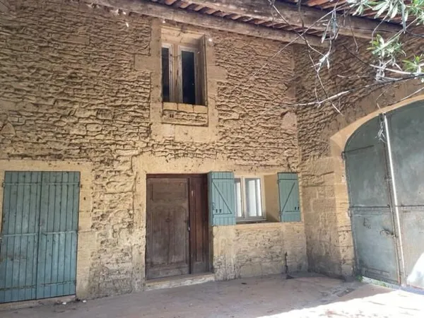 Maison Remoulins en RDC+1 composée de 7 pièce(s) 120 m2 avec jardin piscinable et cour