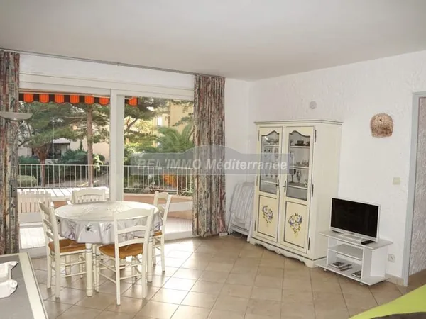 Appartement F2 de près de 40 m2 avec grande Terrasse et Park