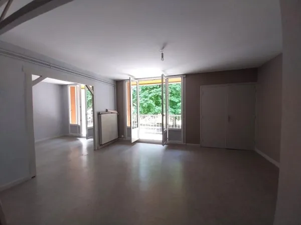 Appartement Type 5 avec Balcon et Garage