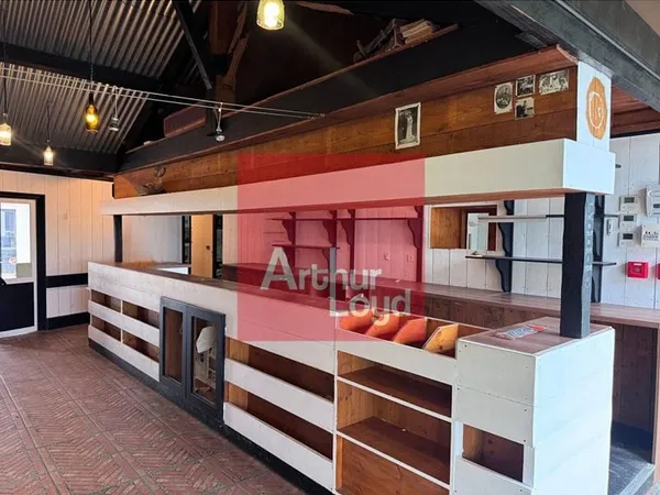Local commercial 390 m²