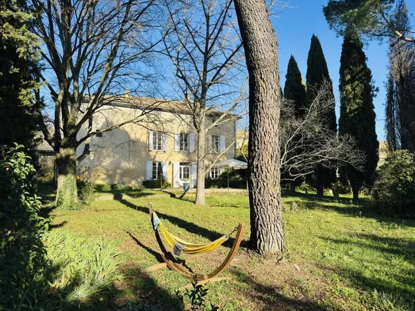 Maison de village avec piscine - proche Avignon et Uzès