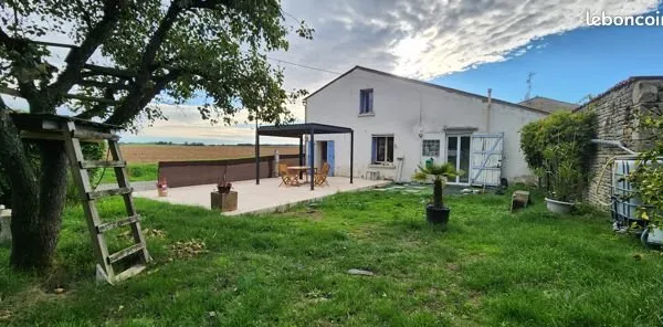 Belle charentaise en pierre - calme, lumineuse - 155 m² - terrain clos - proche Niort / La Rochelle