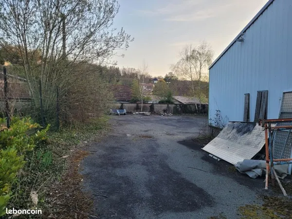 Local d'activité 165 m² + parking fermé 550 m² - Decazeville
